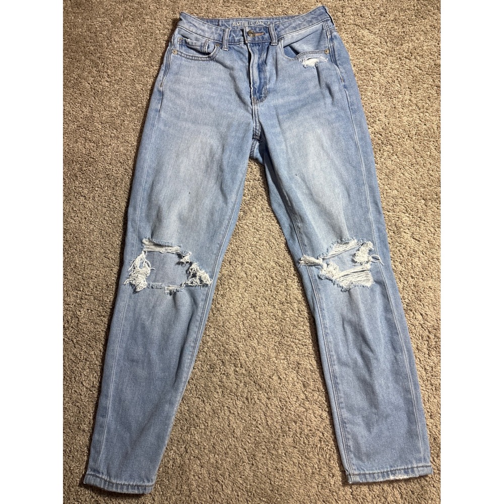 American Eagle Mom Jeans Light Wash Distressed High Waisted Size 2 Short